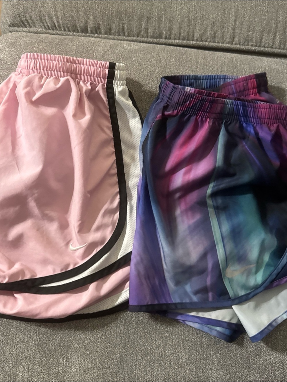 NIKE WOMENS MEDIUM RUNNING SHORTS EUC